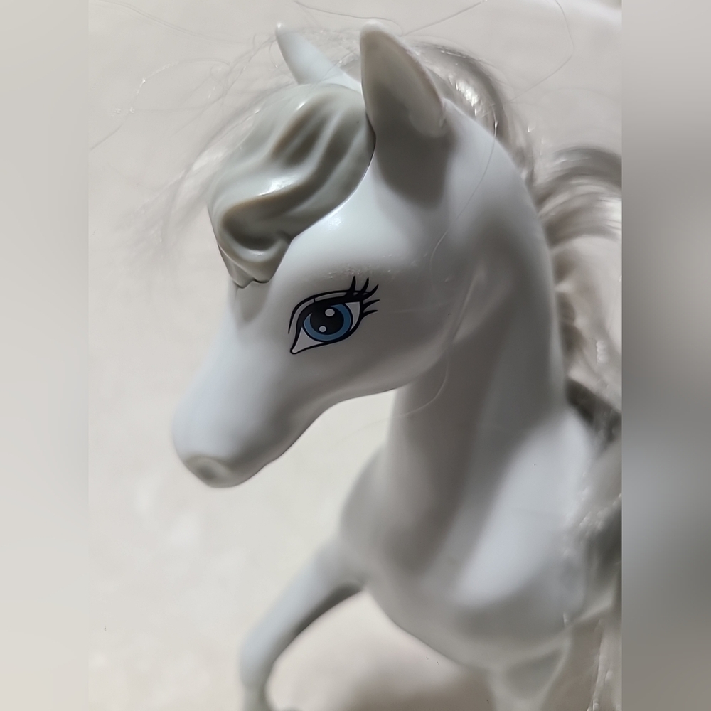 Mattel Gray Barbie Horse 2013  Blue Eyes Gray Hoofs - Picture 2 of 10